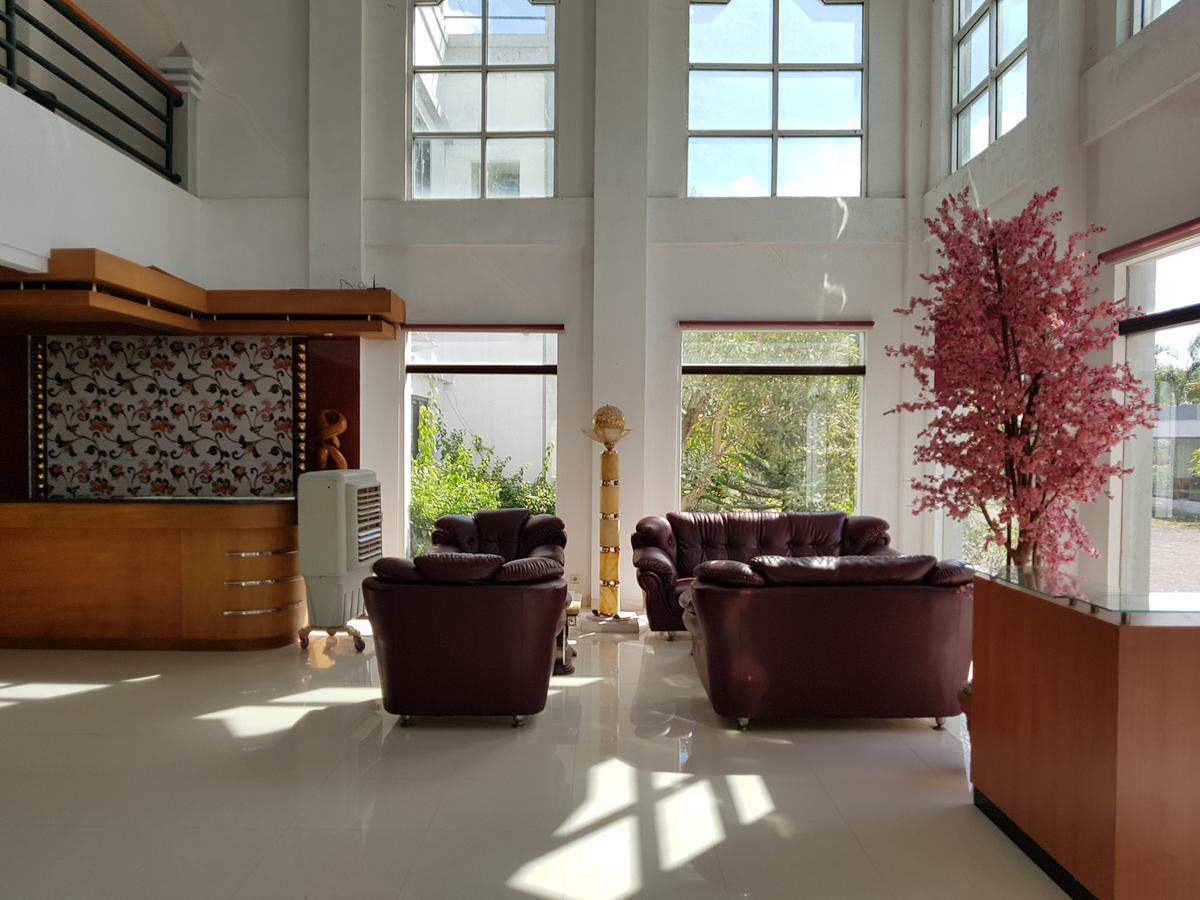 Grand Royal Taliwang Hotel מראה חיצוני תמונה